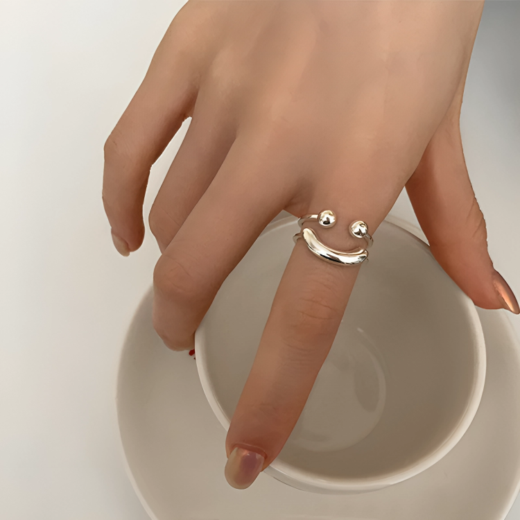 Smiluxe | Justerbar Smiley Ring - En Legende og Tilpasningsbar Smykkeoplevelse