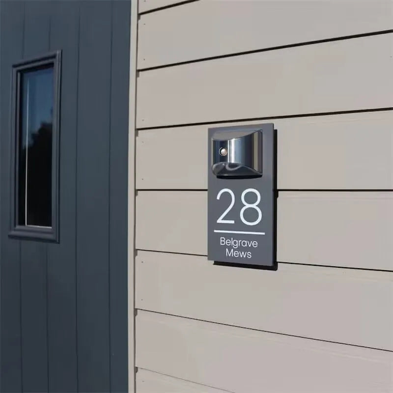 Solign | Personliggjort moderne solardørskilt