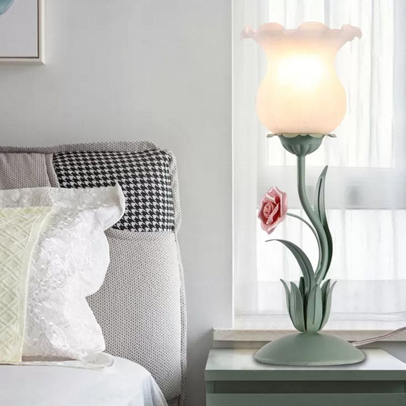 BlomstraGlow | Elegant Blomsterbordlampe!