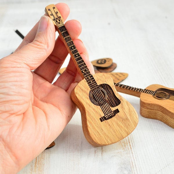 PickMate | Plekterholder til guitar!