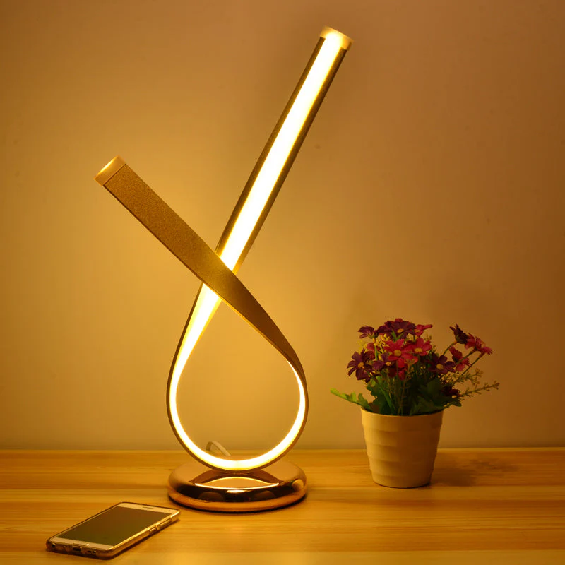 LumiCurve | Kunstnerisk Buet LED Bordlampe!