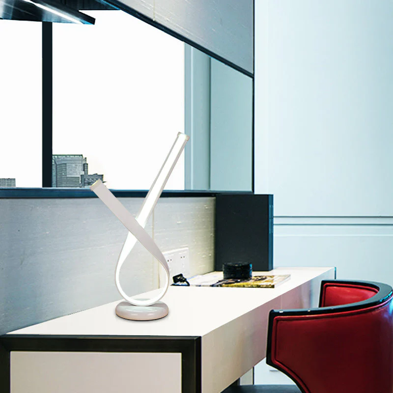 LumiCurve | Kunstnerisk Buet LED Bordlampe!
