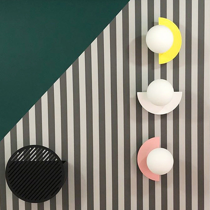 GloSphere |  Elegant og Slank Væglampe i Glas