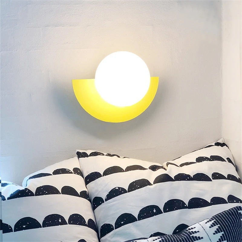 GloSphere |  Elegant og Slank Væglampe i Glas