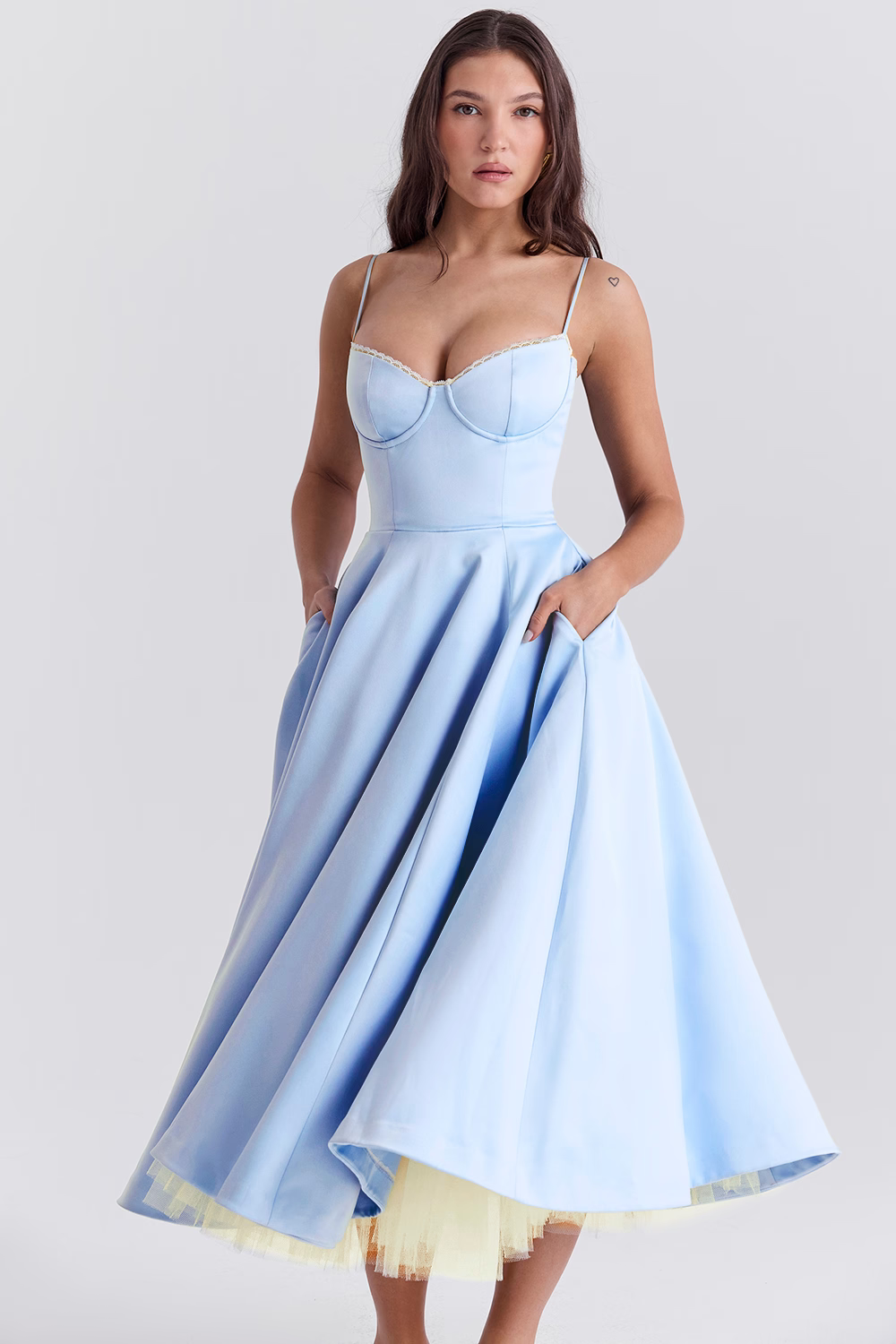 Eleganza - Elegant Kjole til Alle Anledninger!