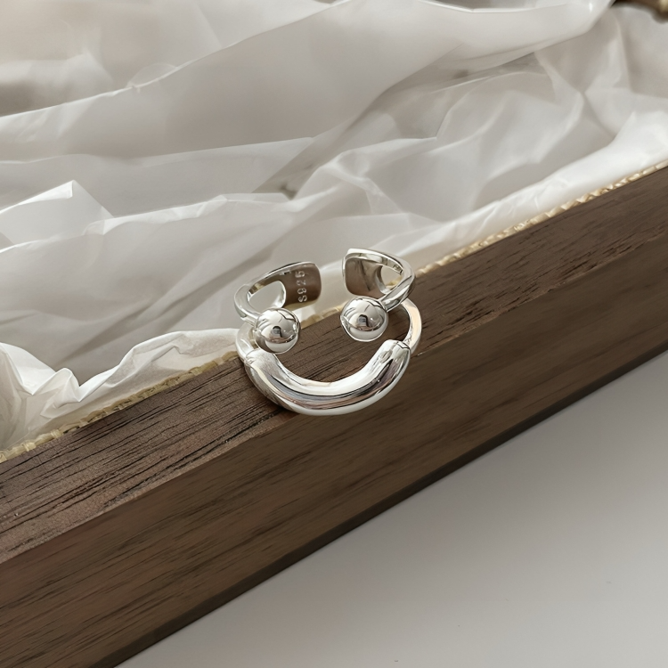 Smiluxe | Justerbar Smiley Ring - En Legende og Tilpasningsbar Smykkeoplevelse