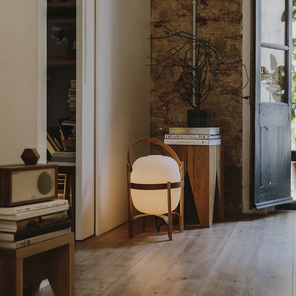 NordGlow | Elegant Trælampe med Ambient Lys!