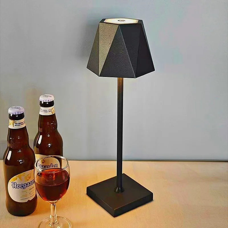 LightEdge | Letvægts & Trådløs Skrivebordslampe!