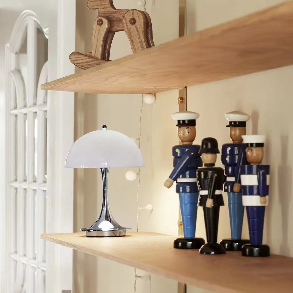 NordicGlow - Moderne Trådløs Bordlampe!