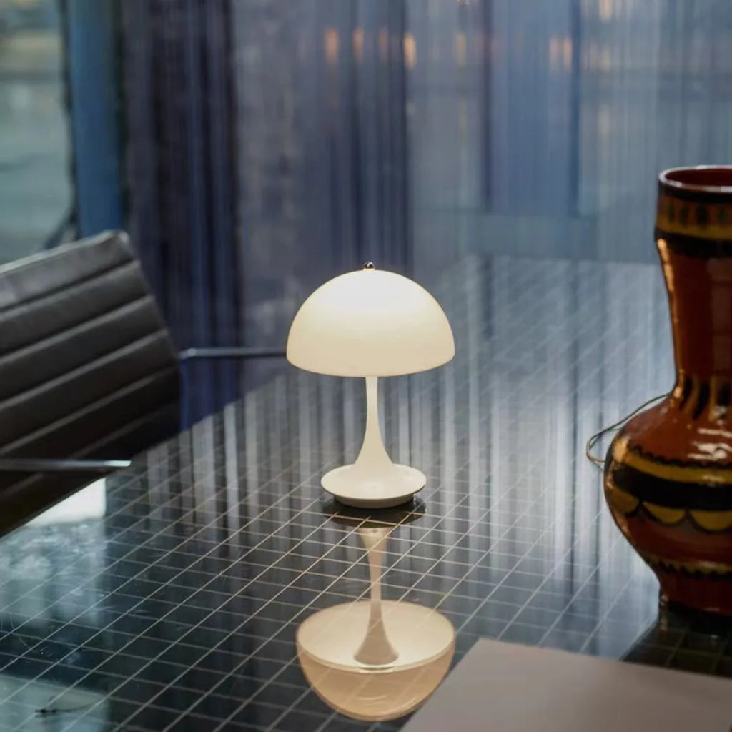 NordicGlow - Moderne Trådløs Bordlampe!