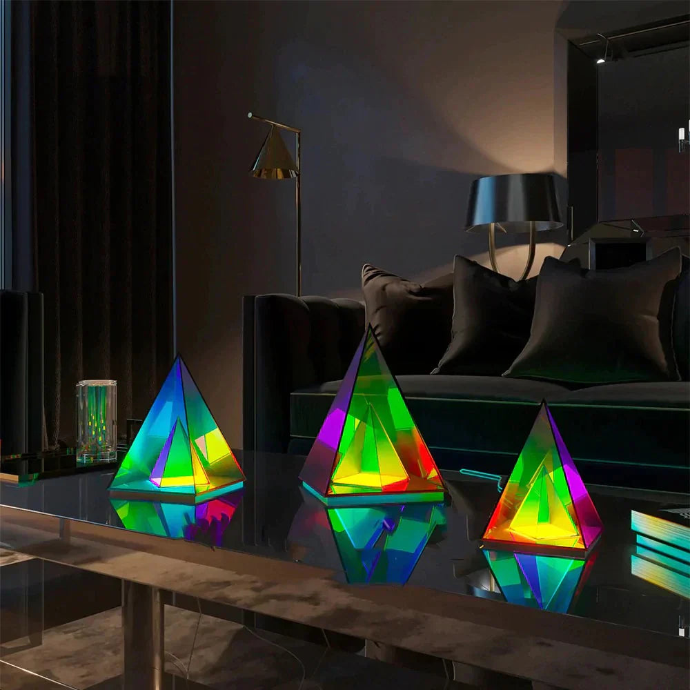 LumiPrism | Farveskiftende Pyramidelampe!