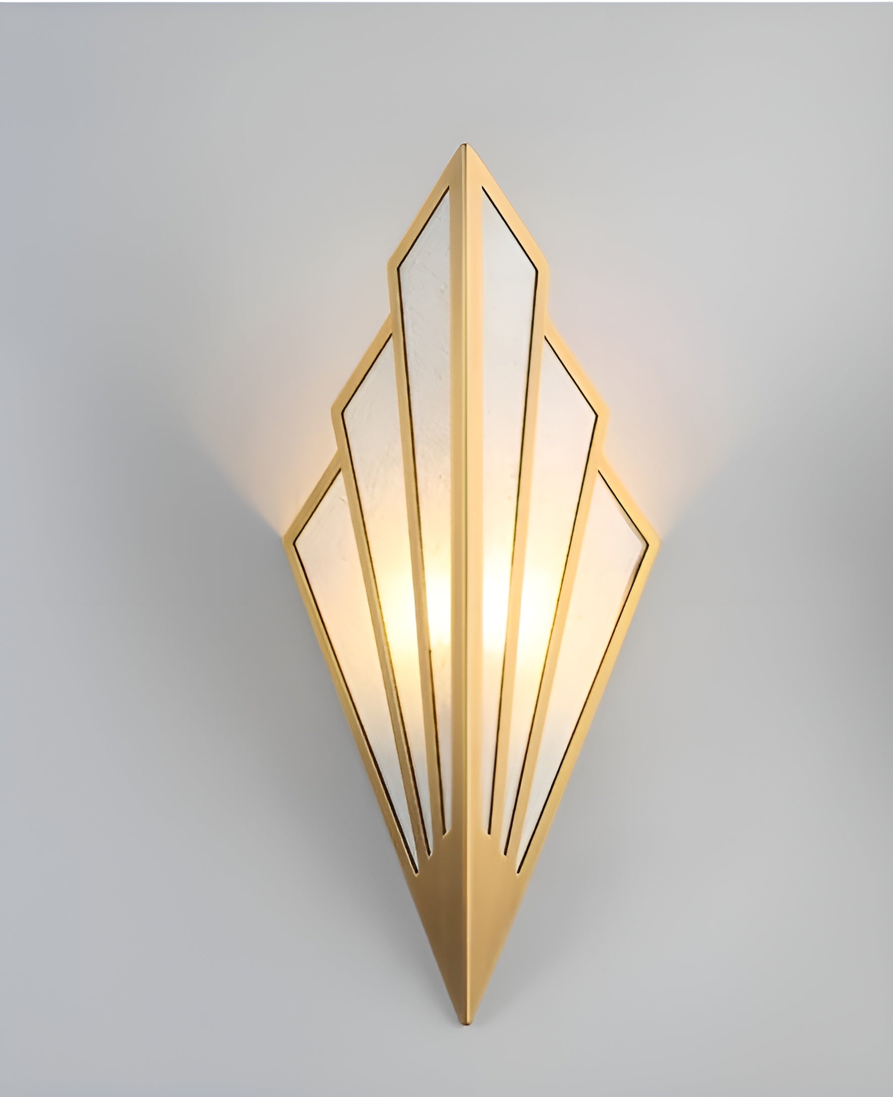 Radiessa | Stilfuld Geometrisk Væglampe i Moderne Design