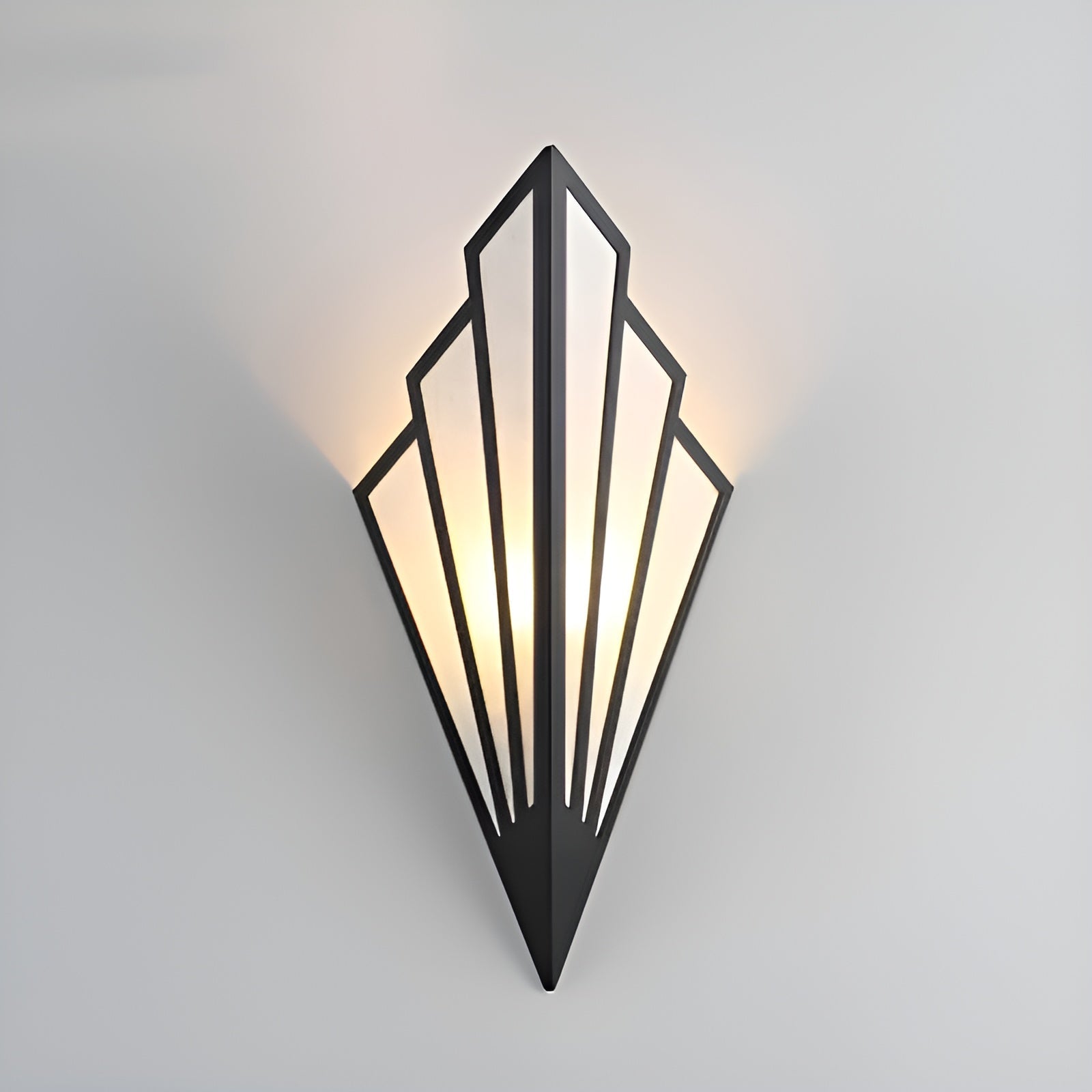 Radiessa | Stilfuld Geometrisk Væglampe i Moderne Design