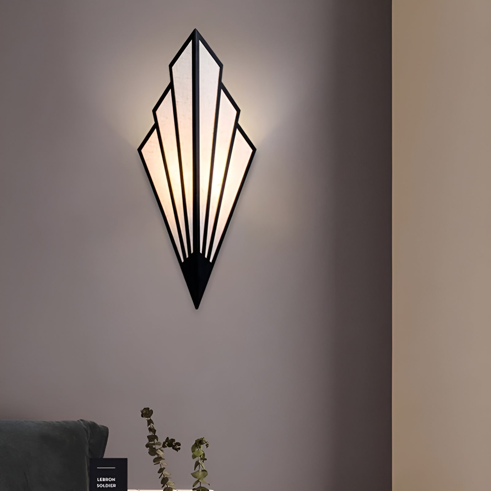 Radiessa | Stilfuld Geometrisk Væglampe i Moderne Design