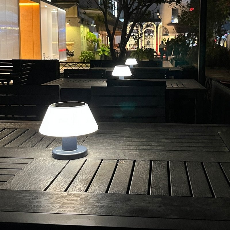 SolarLume | Miljøvenlig & Vejrbestandig Solcelledrevet Lampe 🌿