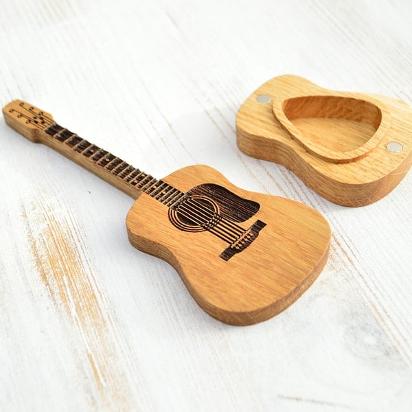 PickMate | Plekterholder til guitar!