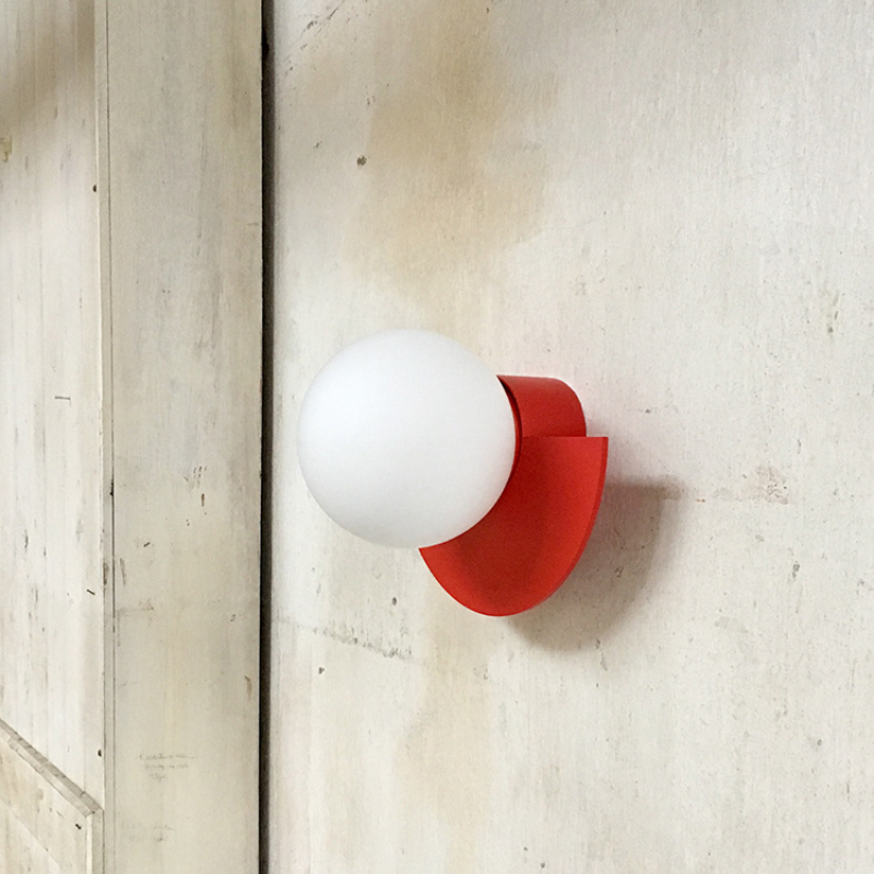GloSphere |  Elegant og Slank Væglampe i Glas