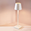 LumiGlow - Trådløs elegance til ethvert rum!